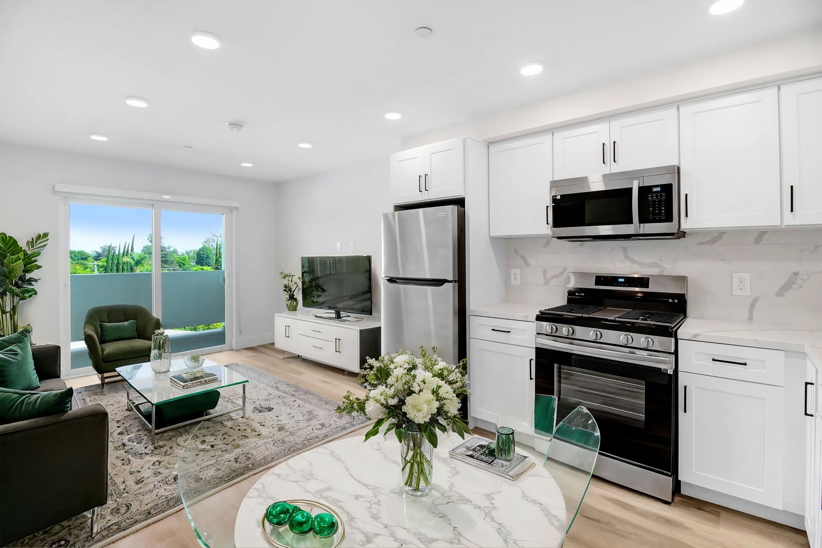 Valley Village Apartment: 5400 Carpenter Ave.