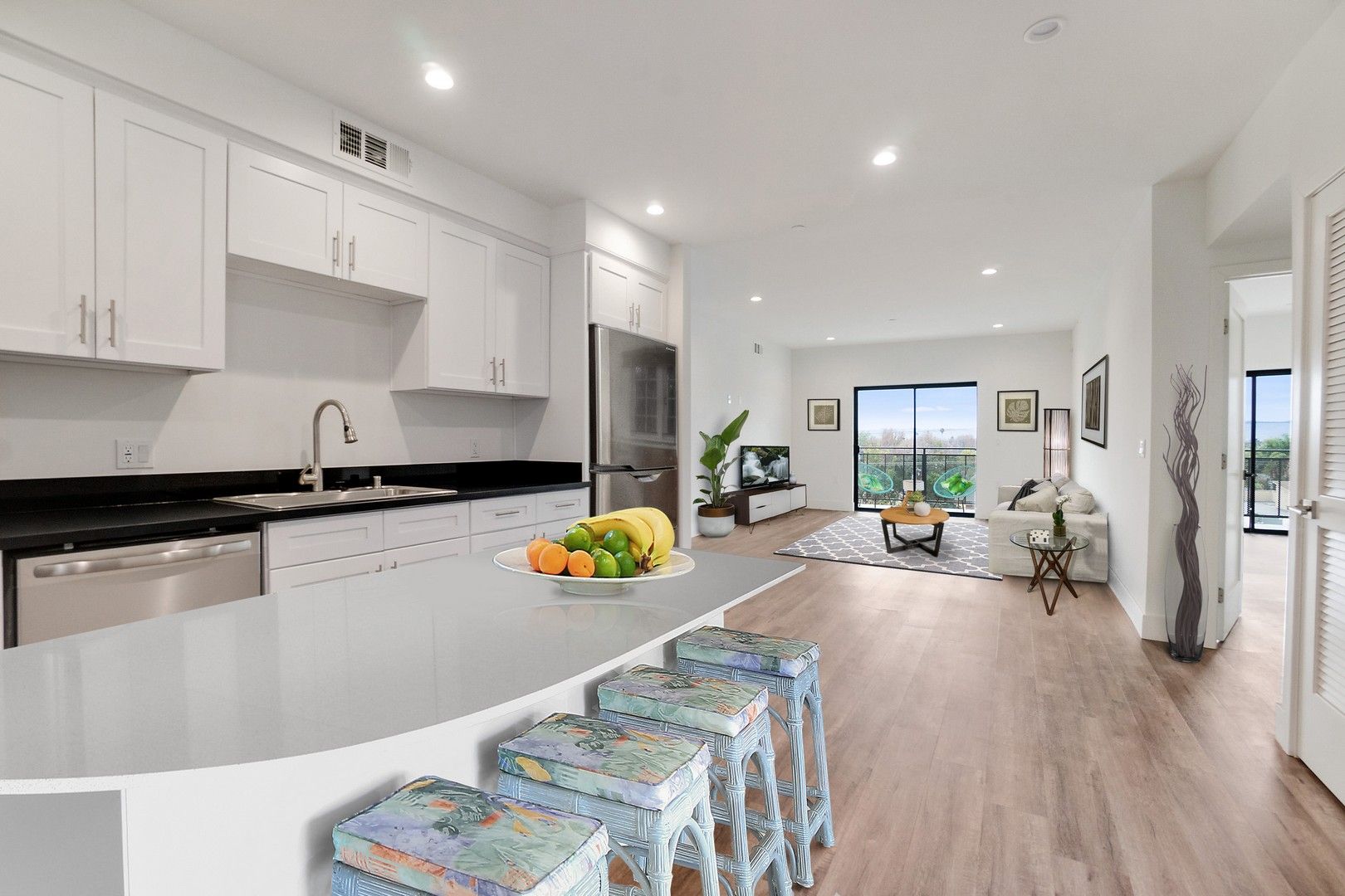 Panorama City Apartment: 15157 Roscoe Blvd