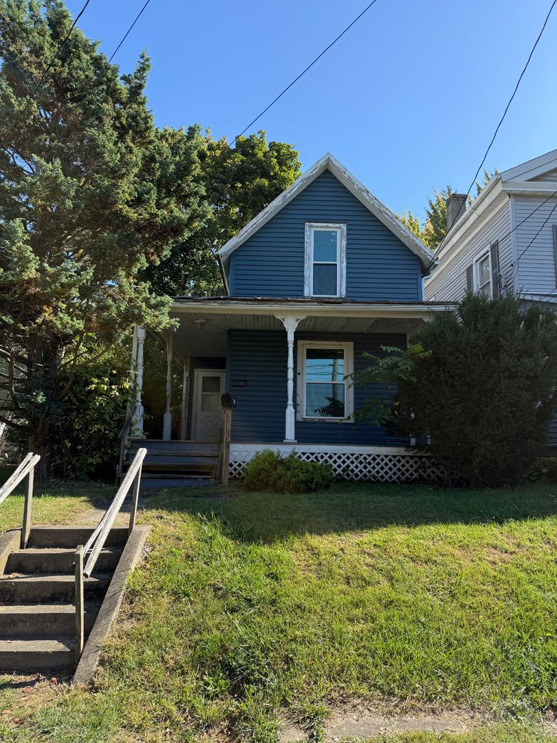 Shelby House: 67 1/2 Broadway