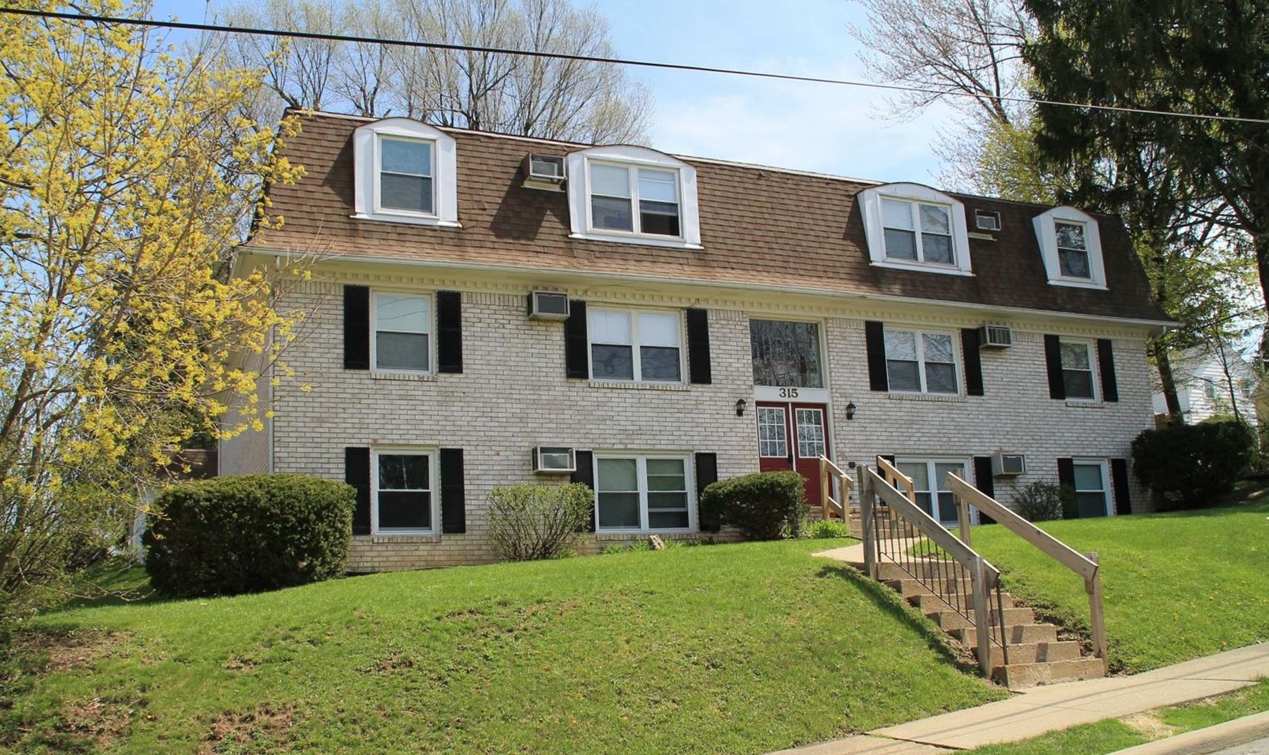 Mansfield Apartment: 315 Wood St