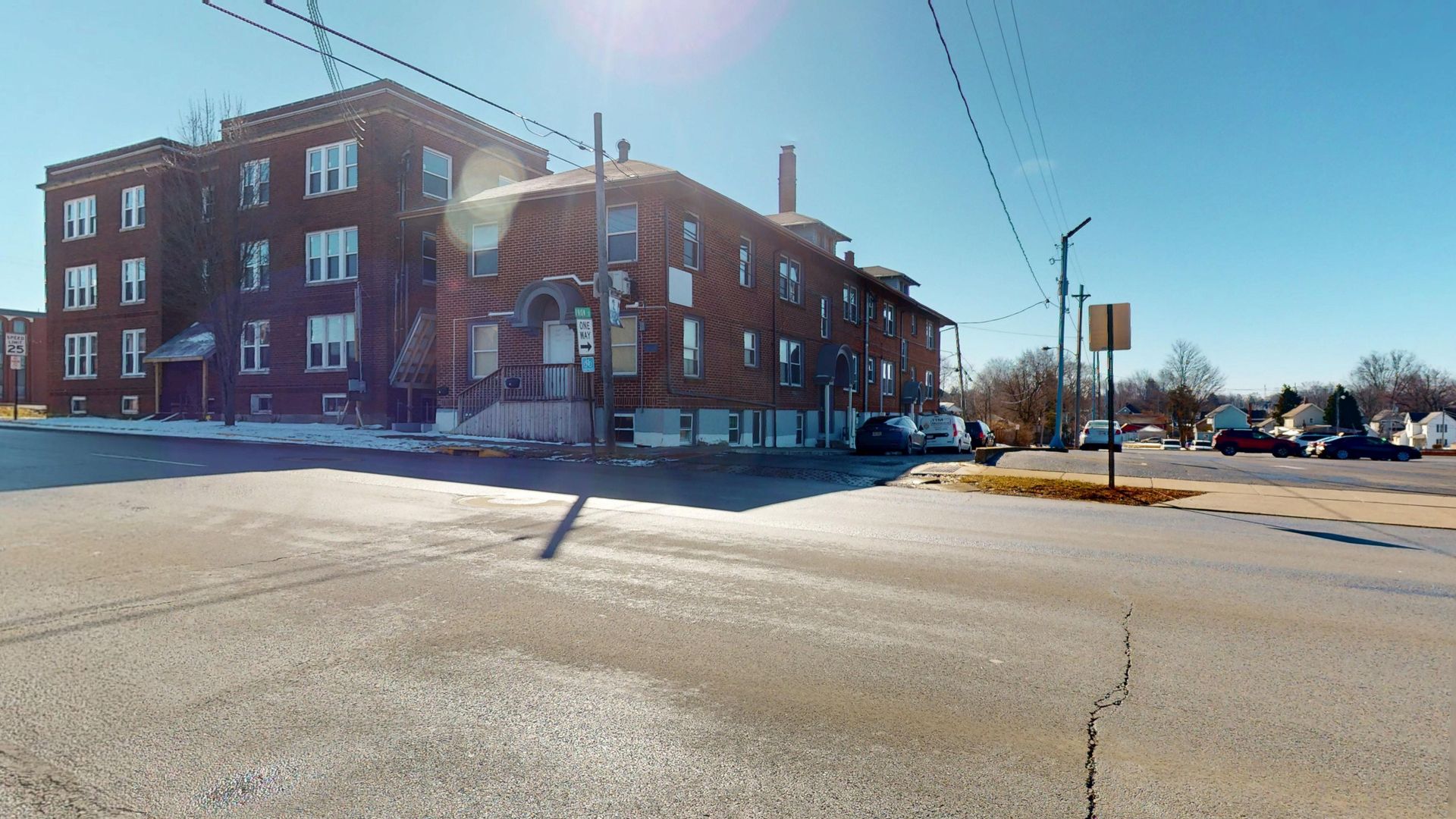 Marion Apartment: 219 W Church St