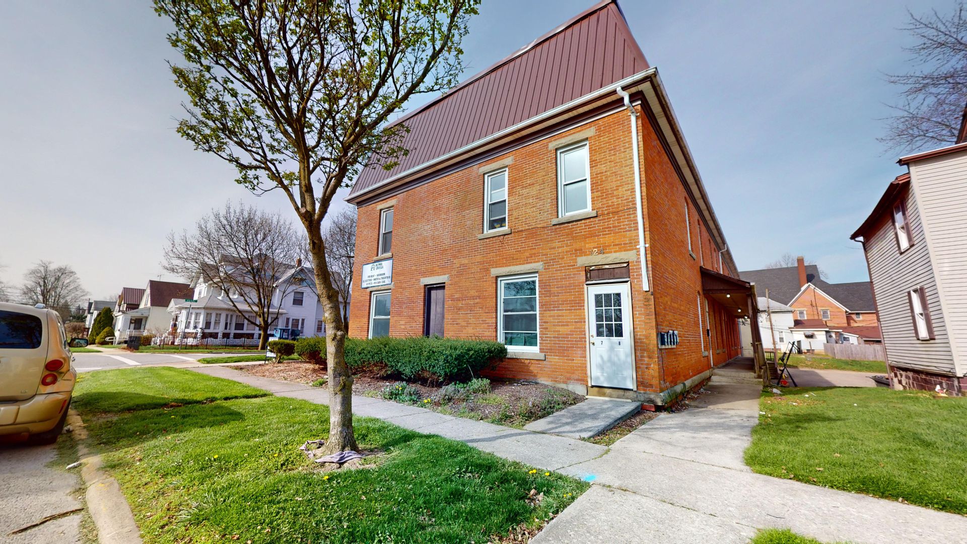 Willard Apartment: 124 Dale Ave