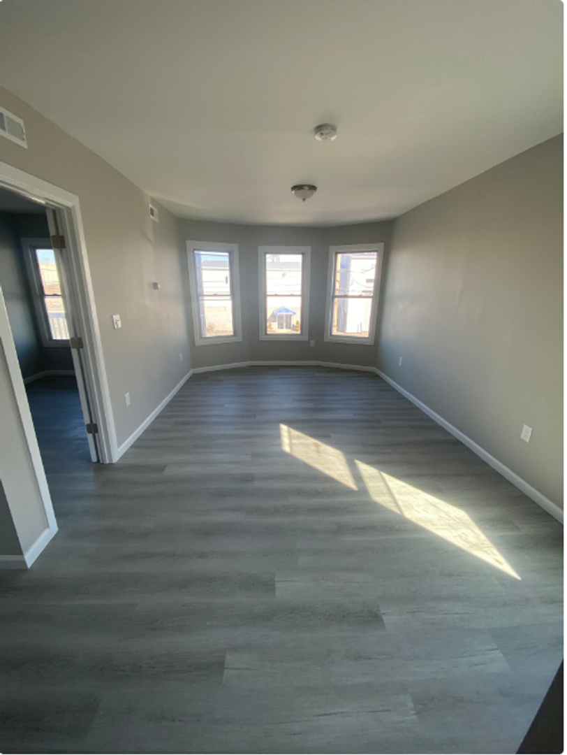 Bridgeport Apartment: 141 Andover St