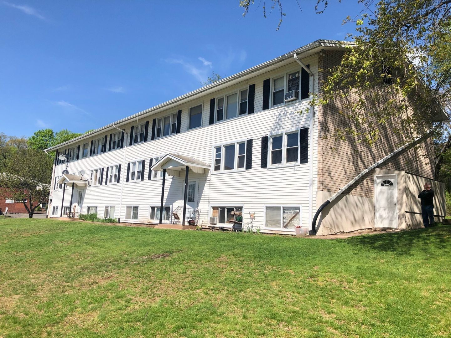 Middletown Apartment: 75 Hillside Ave