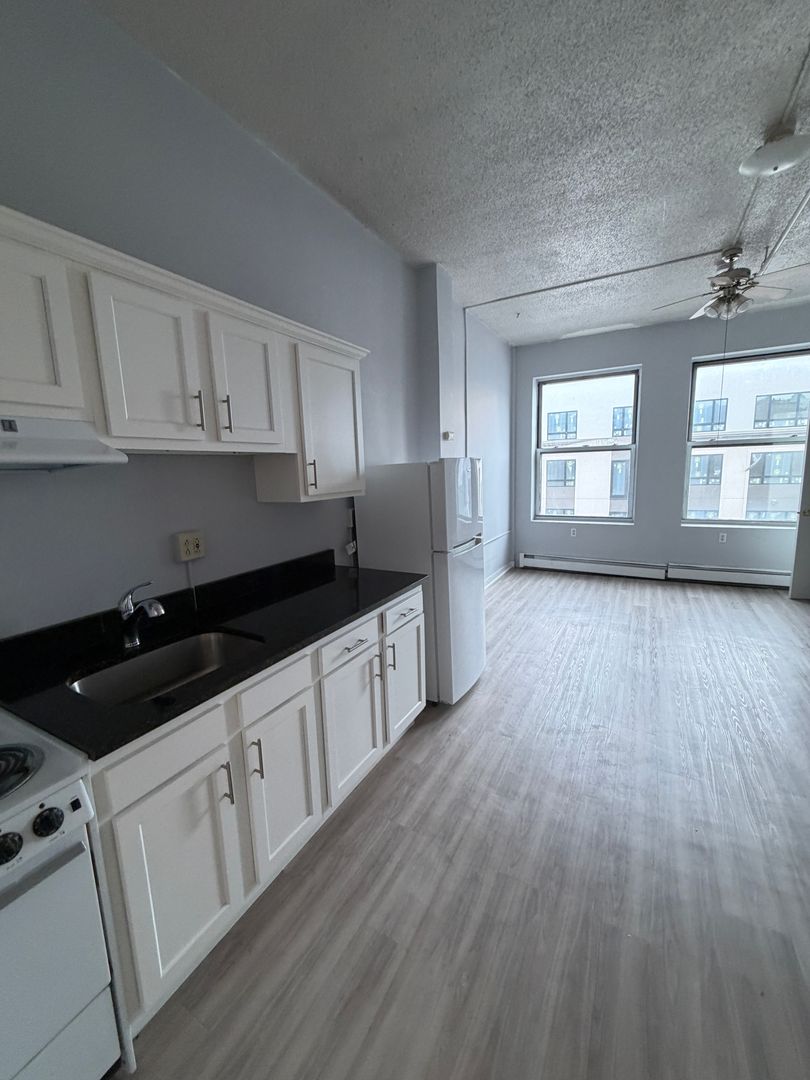 New Britain Apartment: 292-300 Main St