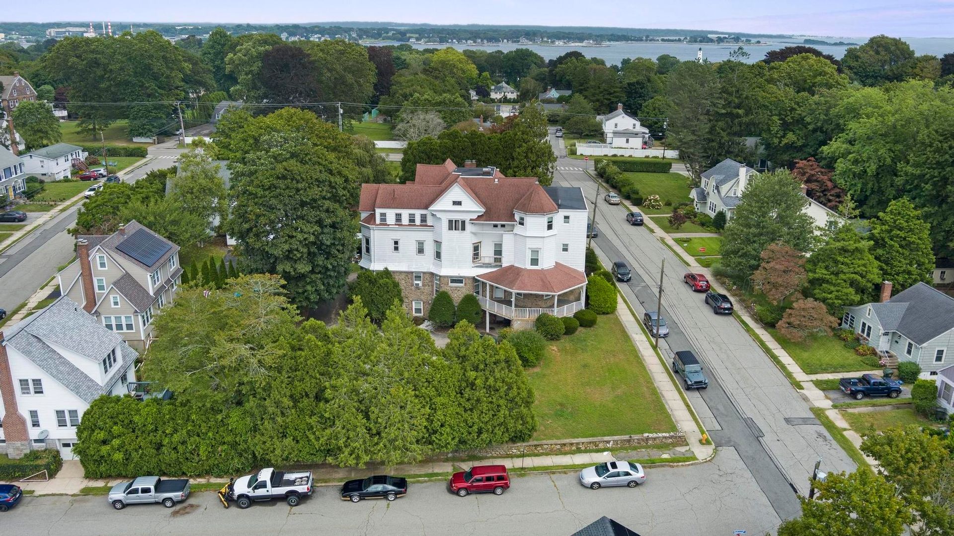 New London Apartment: 17 Greenway Rd