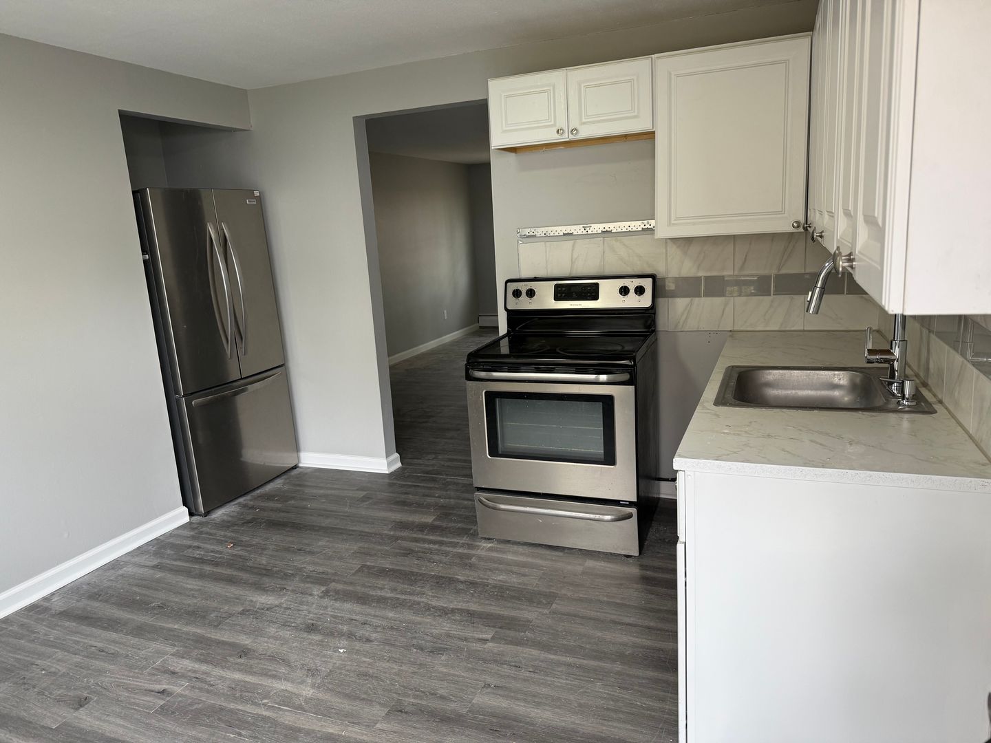 Middletown Apartment: 65 Hillside Ave