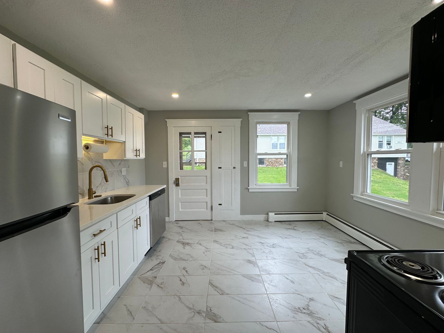 Gorgeous Renovated 4 Bedroom In the Cook Hill Area of Wallingford 12 of 12