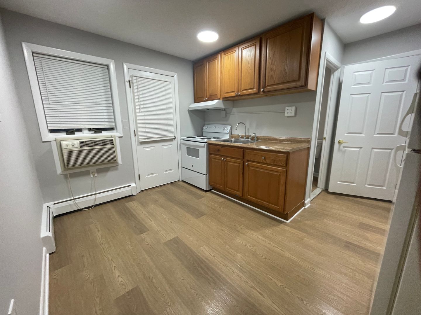 New London Apartment: 6 Redden Ave.