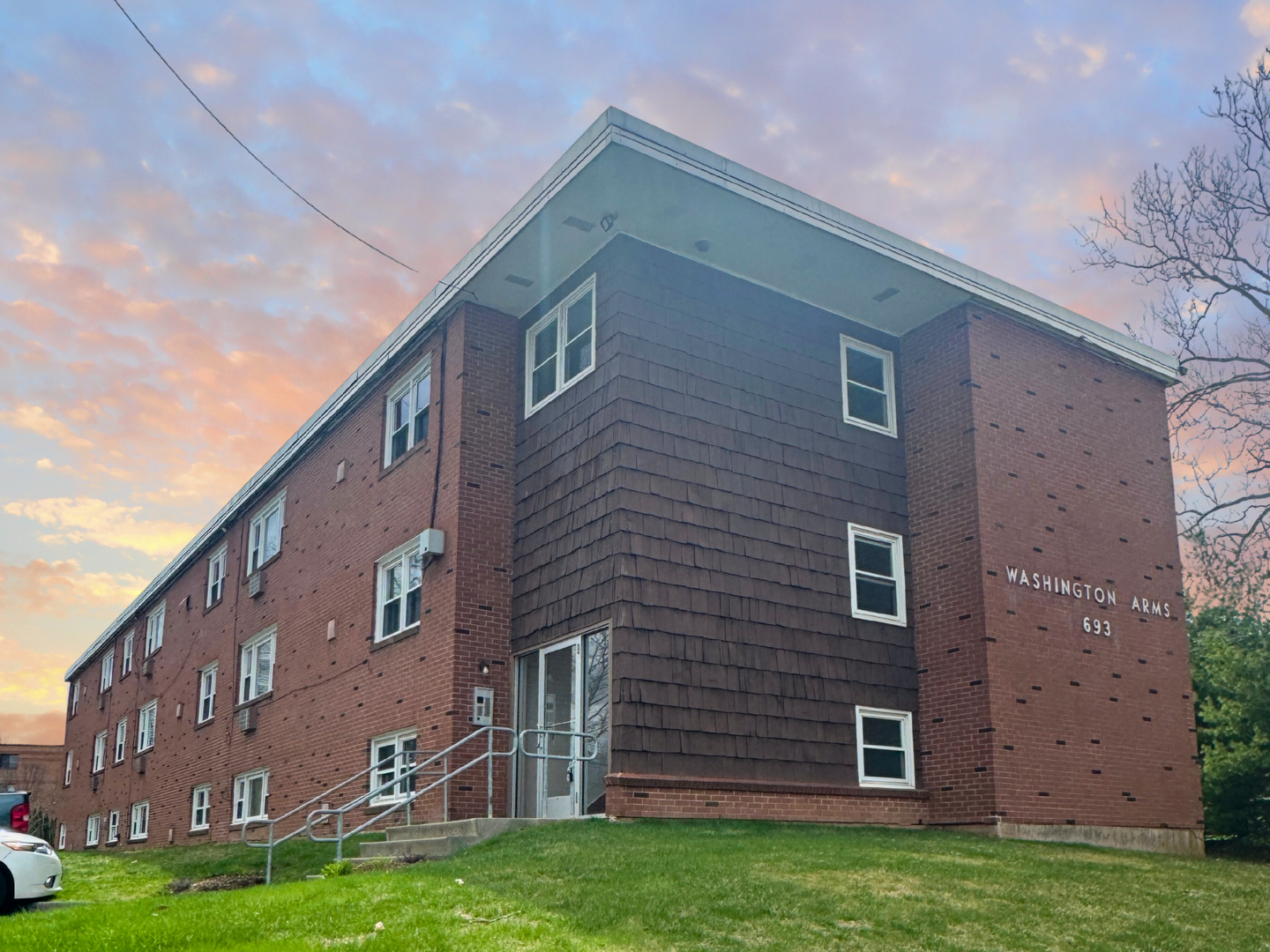 Middletown Apartment: 693 Washington St