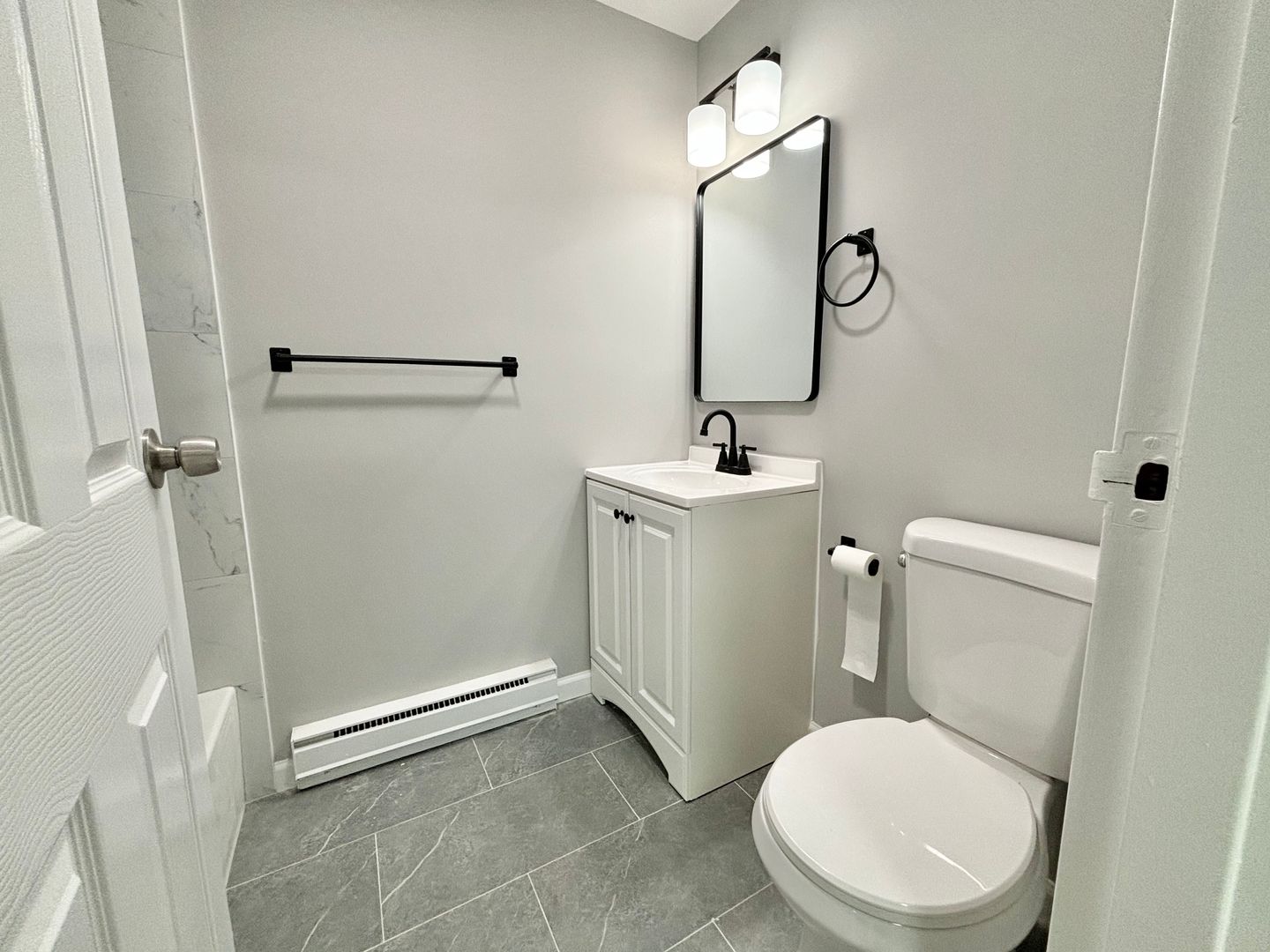 Middletown Apartment: 693 Washington St