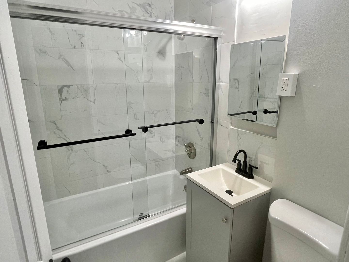 Middletown Apartment: 75 Hillside Ave