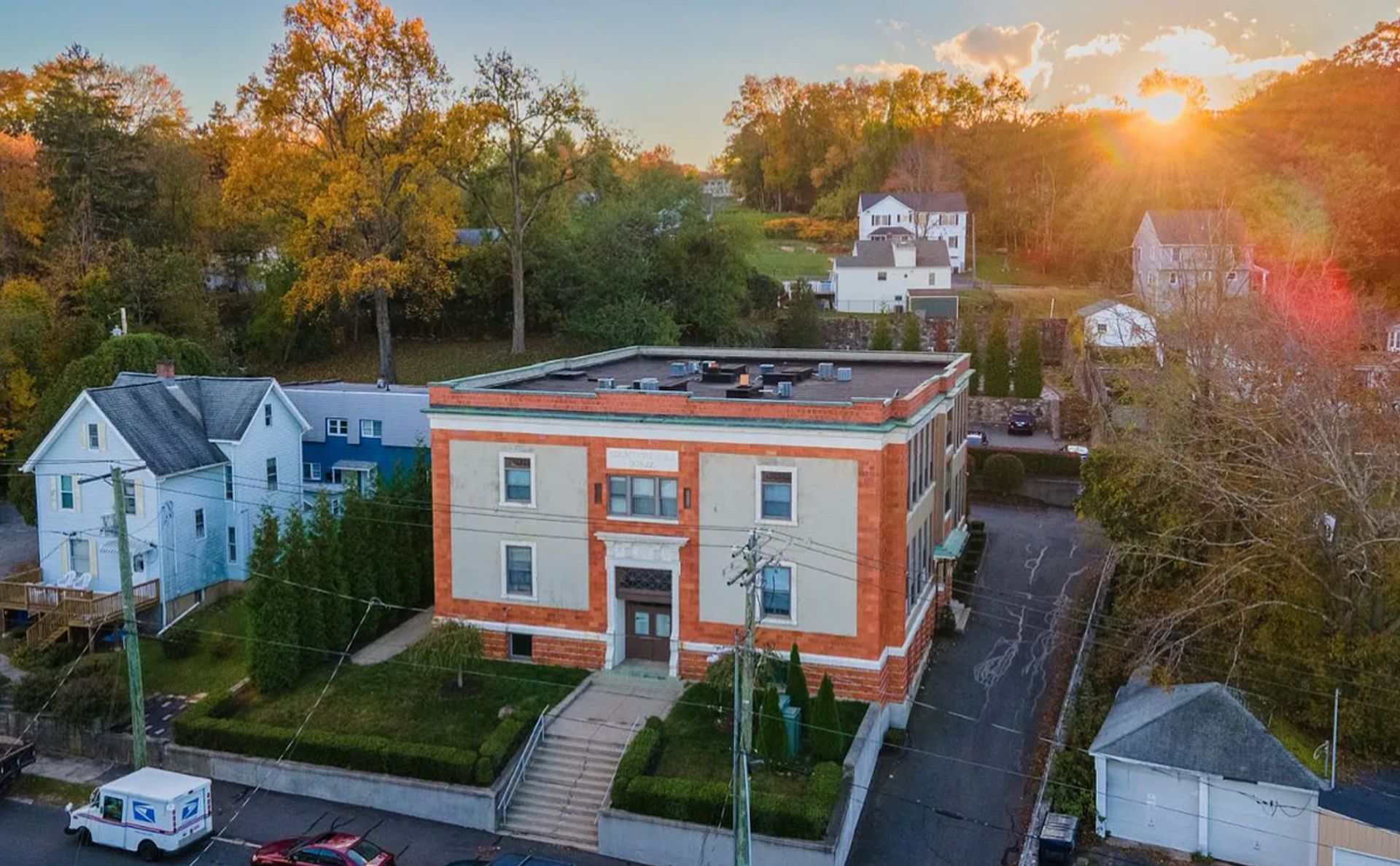 Shelton Apartment: 130 Oak Ave