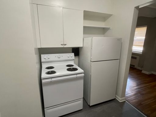 One Bedroom Apartment in Lakewood – photo 1