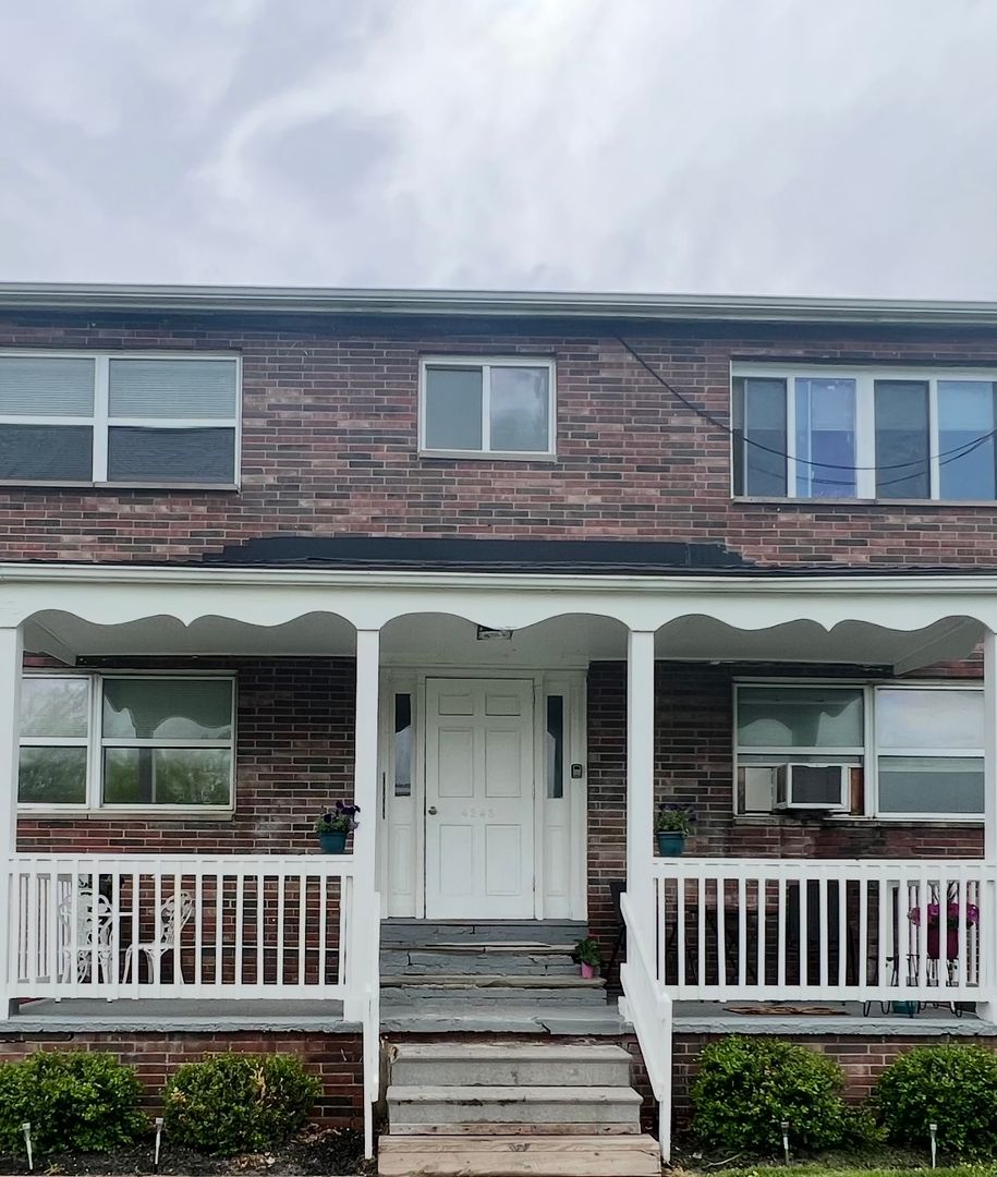 Brunswick Apartment: 4241-4245 Manhattan Avenue