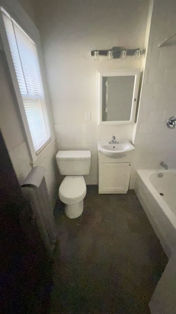 Cleveland Heights Apartment: 2676 Mayfield Rd