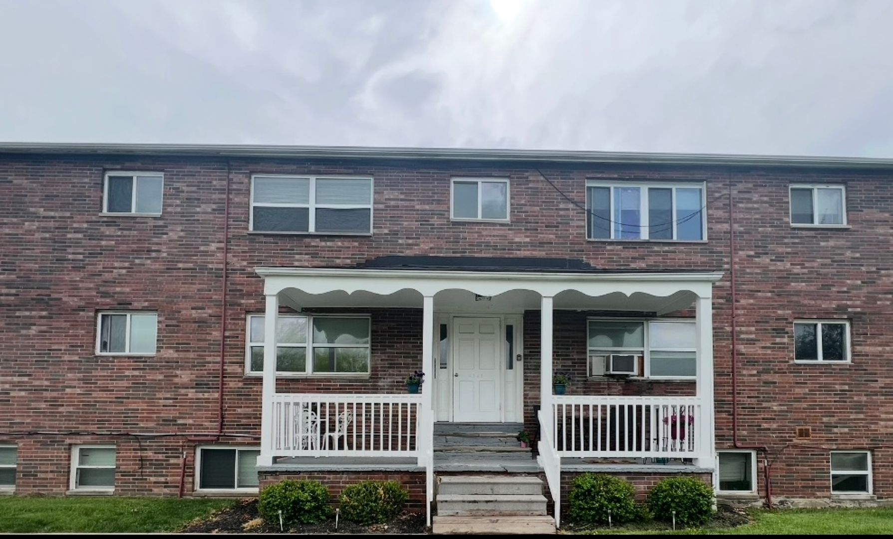 Brunswick Apartment: 4241-4245 Manhattan Avenue