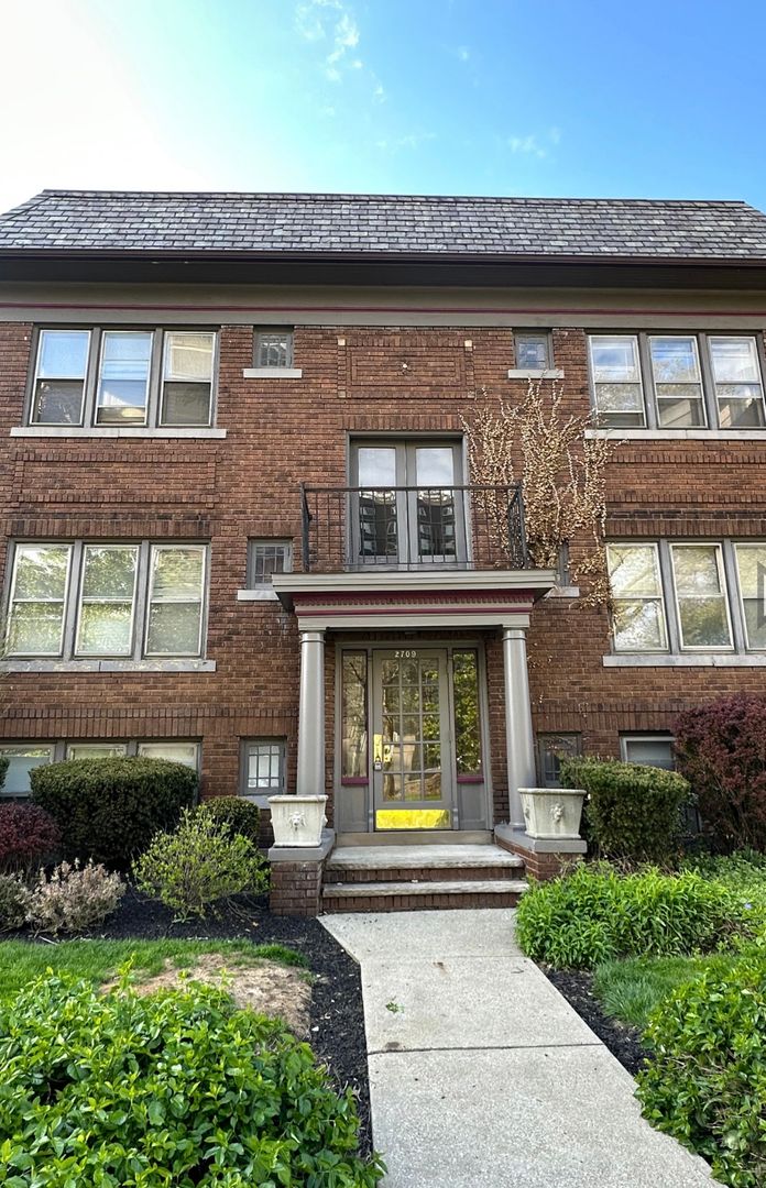 Cleveland Heights Apartment: 2709 Hampshire