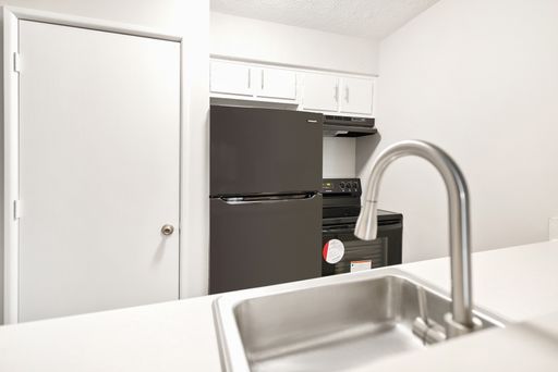 NEWLY UPGRADED APARTMENTS AT GREAT PRICE – photo 1