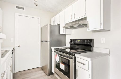 NEWLY UPGRADED APARTMENTS AT GREAT PRICE – photo 1