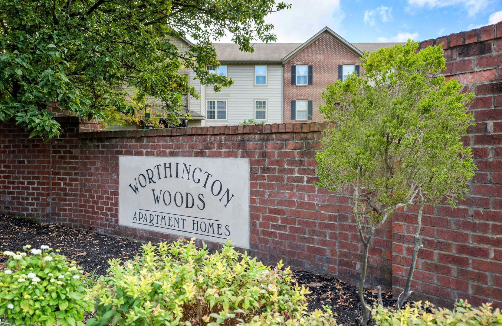 Columbus Apartment: 607 Worthington Forest Pl