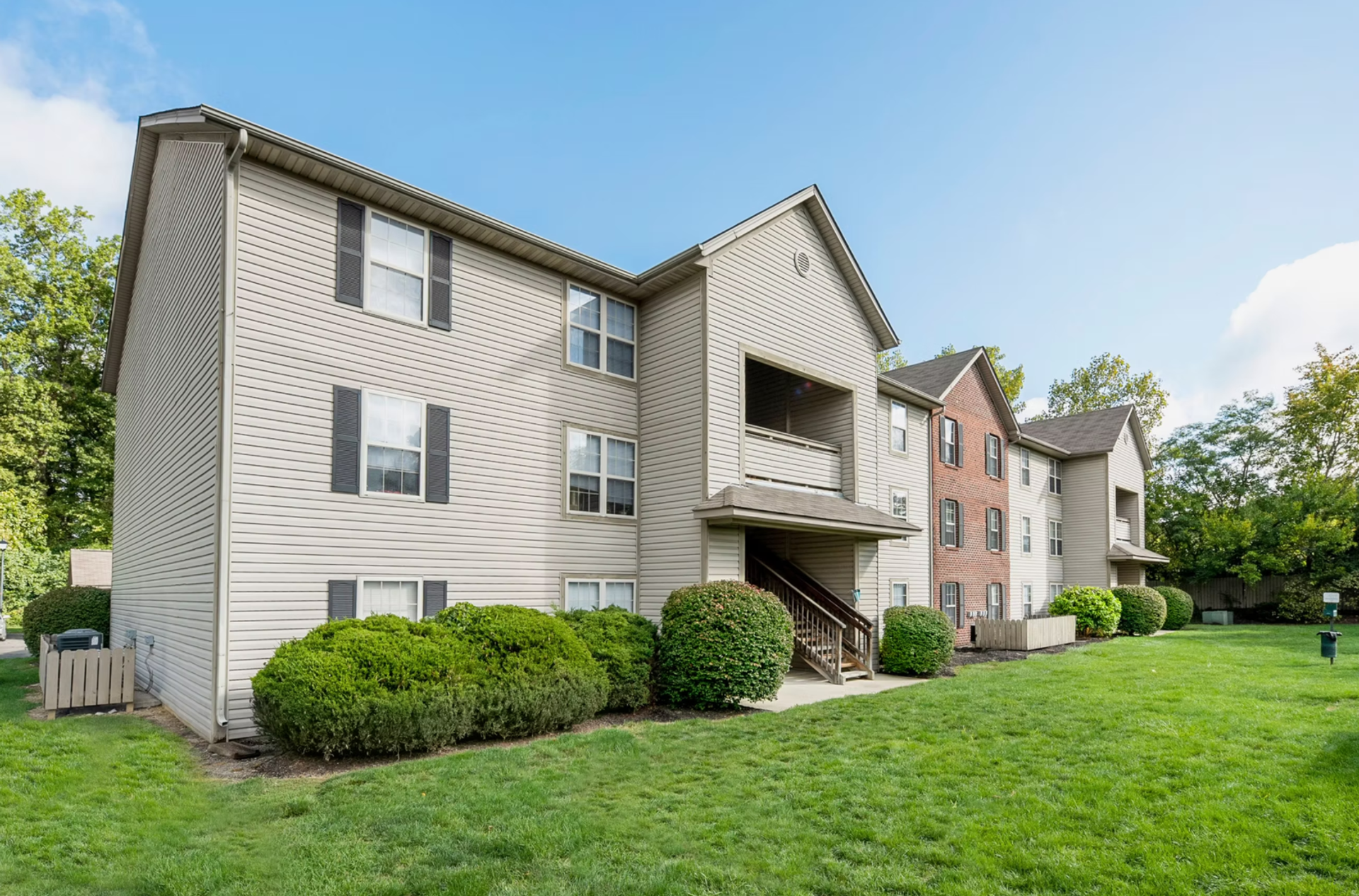 Columbus Apartment: 607 Worthington Forest Pl