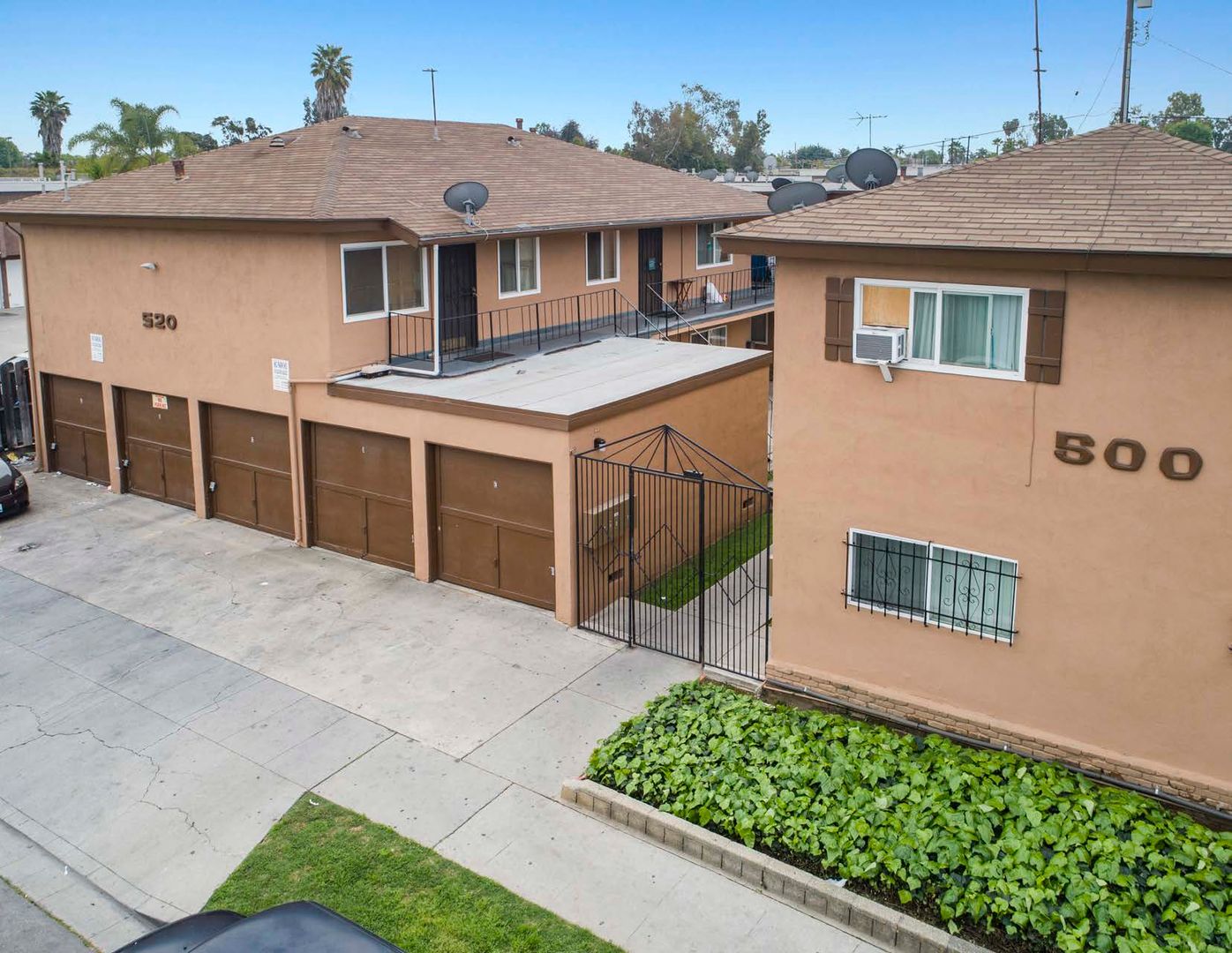 Long Beach Apartment: 500 E 51st St.