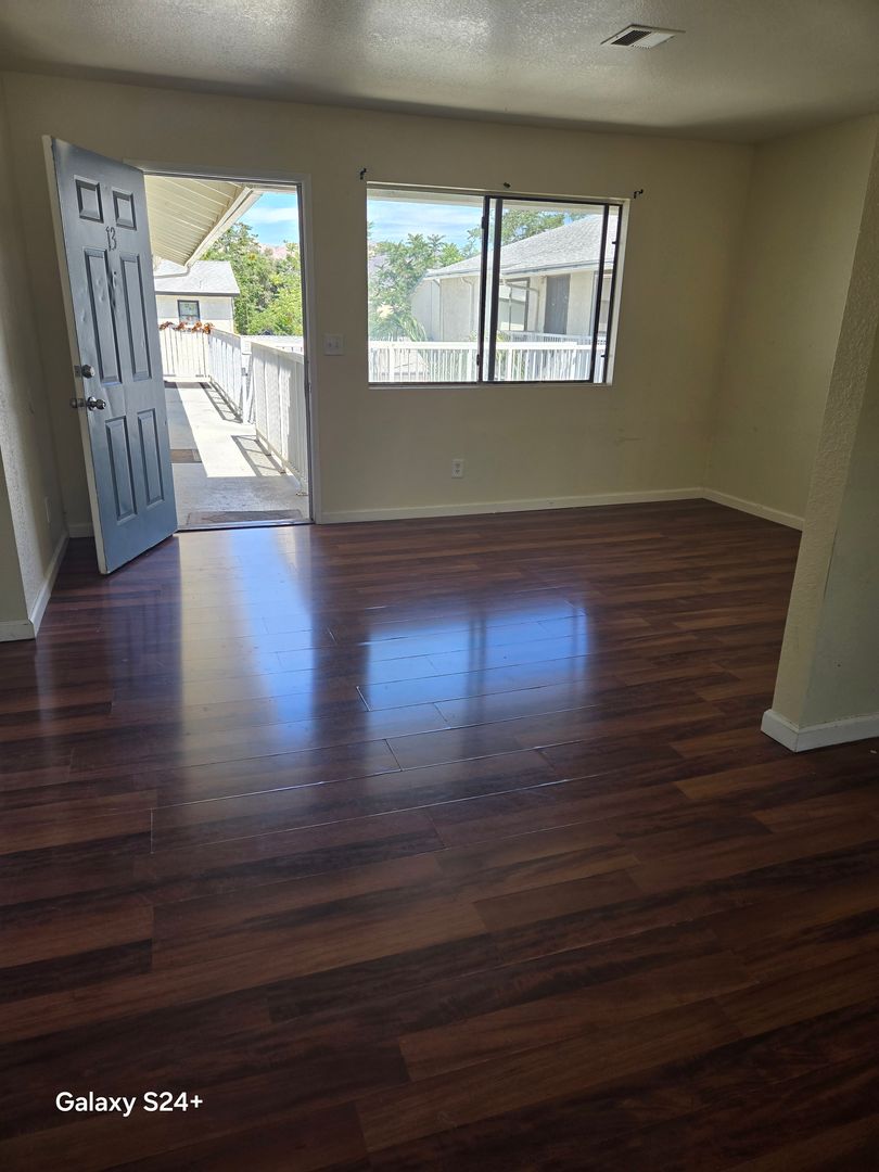 Hemet Apartment: 248 S. Yale Street