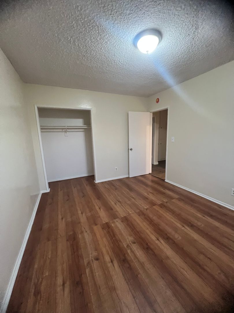 Lawndale Apartment: 14525 Firmona Avenue