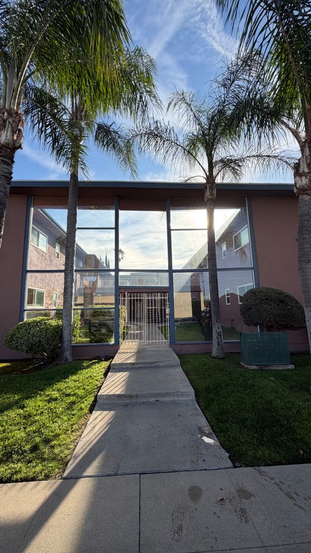 San bernardino Apartment: 3083 N. E Street