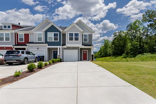 END UNIT Townhome Convenient to the Swamp Rabbit, Paris Mountain View – photo 1