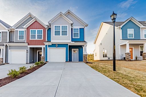 Price Improvement! END UNIT Townhome in Moore Hwy 290! Private Backyard!