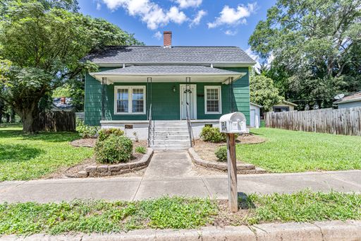 Cute Mill House in Historic Beumont Subdivision – photo 1