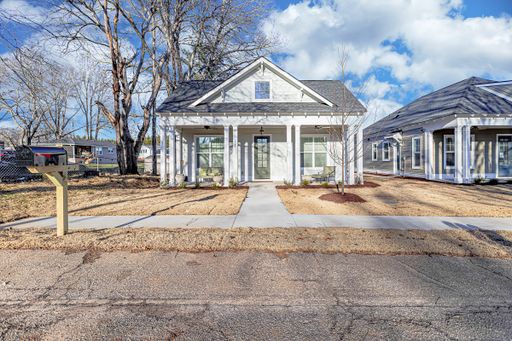 3 Bedroom 2 Bathroom Ranch Home in Popular Travelers Rest Area