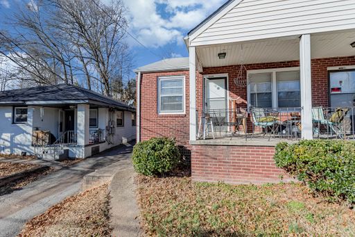 1 Bed 1 Bath Walking Distance to Cleveland Park! – photo 1