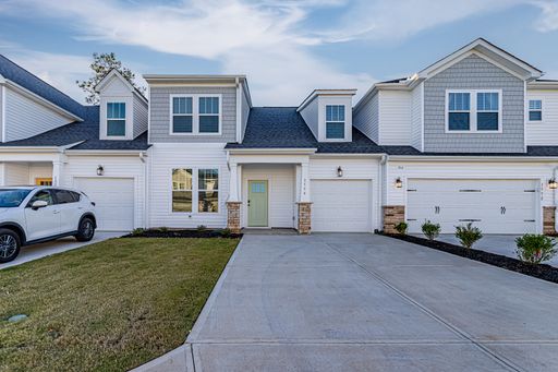 Luxury Townhome with Vaulted Ceilings, Master on Main – photo 1