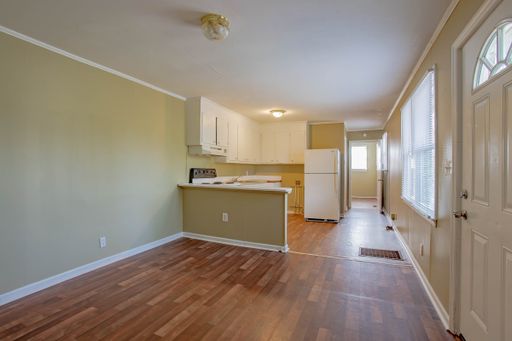 Greer Apartments Convenient to BMW and Downtown – photo 1