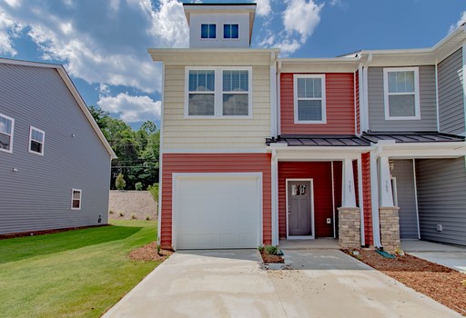 END UNIT Townhome in Duncan