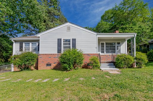 Home Convenient to Augusta Shops and Restaurants! – photo 1