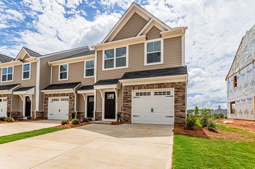 3 Bed 2.5 Bath Rental at 127 Roseridge Dr, Simpsonville, SC – photo 1