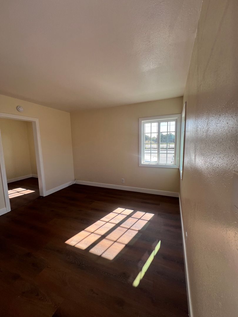 Lawndale Apartment: 16217 Prairie Ave.