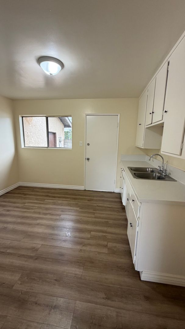 Lawndale Apartment: 4624 - 4626 W 159th St