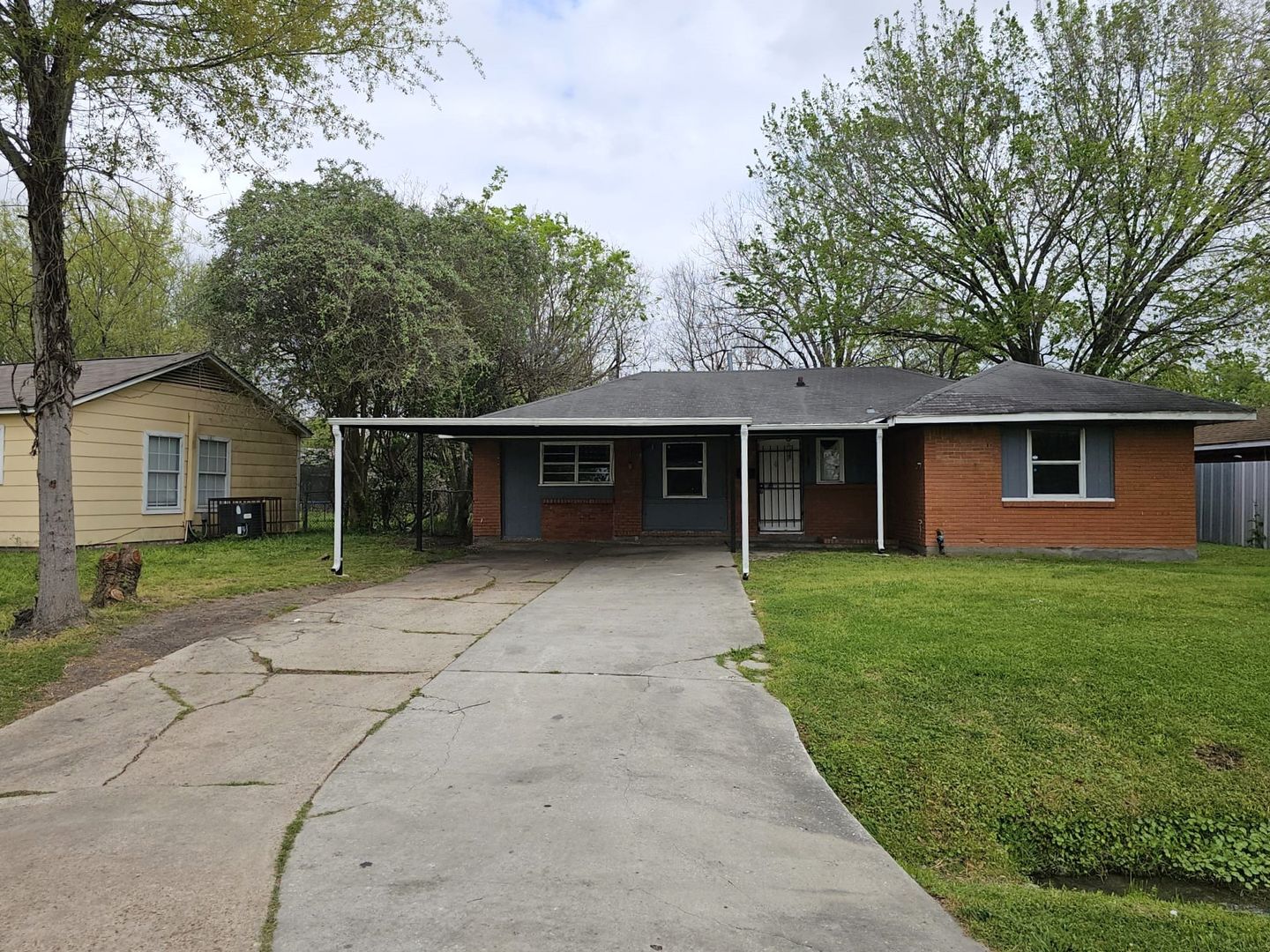 Houston House: 10613 Buffum St.