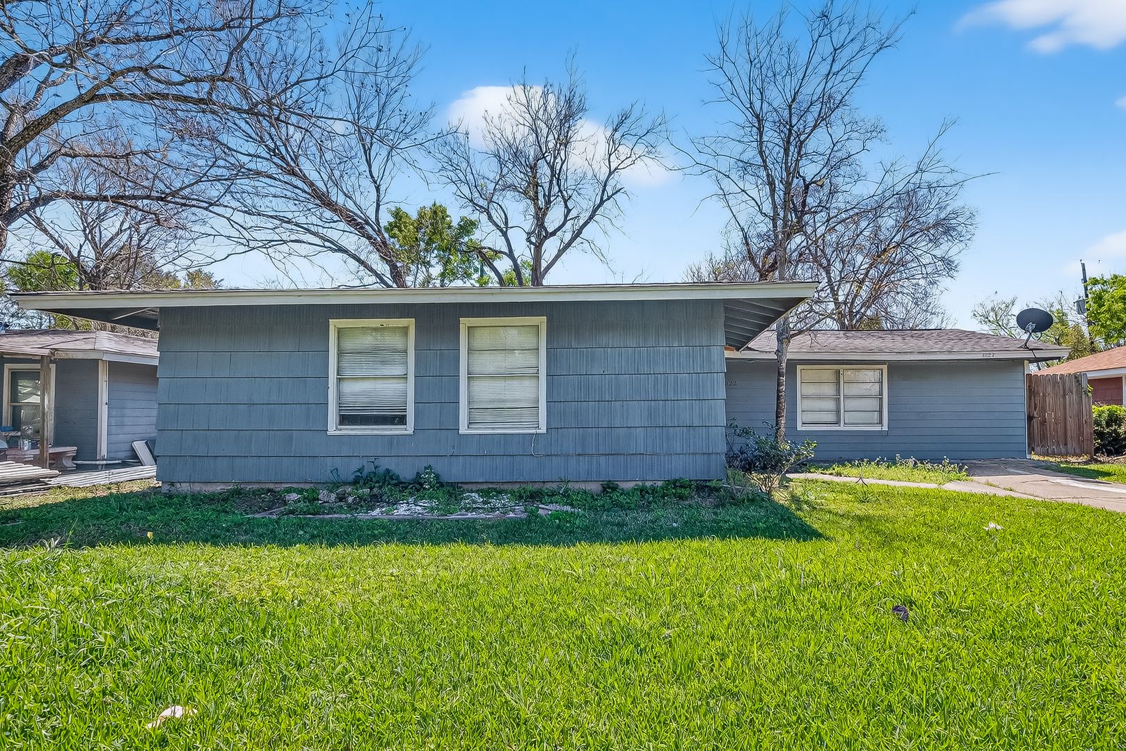 Houston House: 6022 Lyndhurst St.