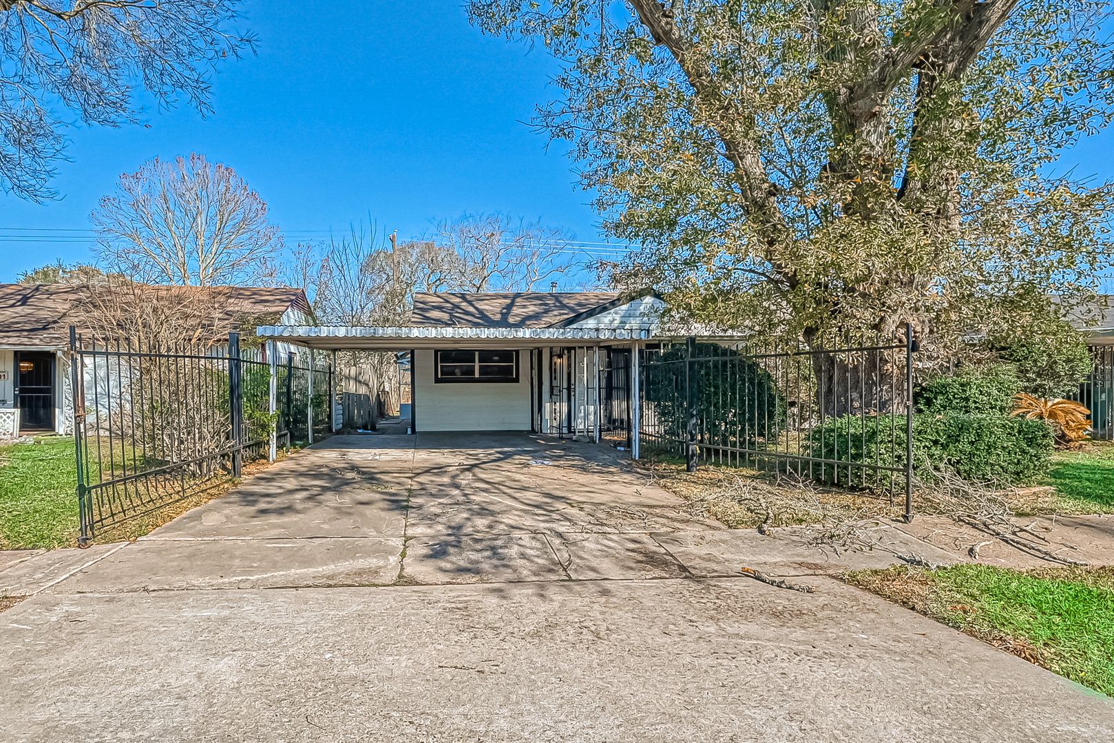 Houston House: 4905 Brinkley St.