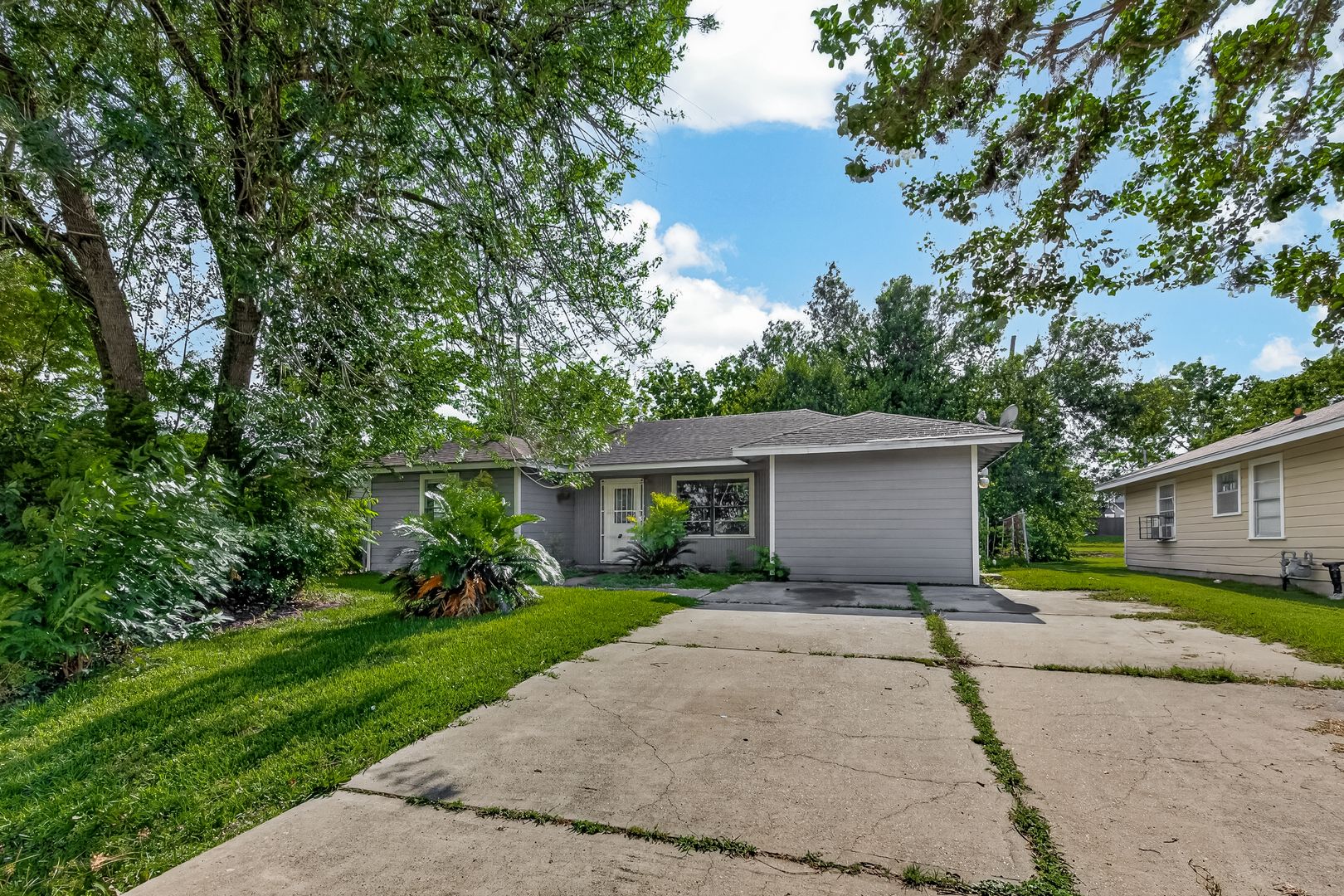 Houston House: 10506 Buffum St.