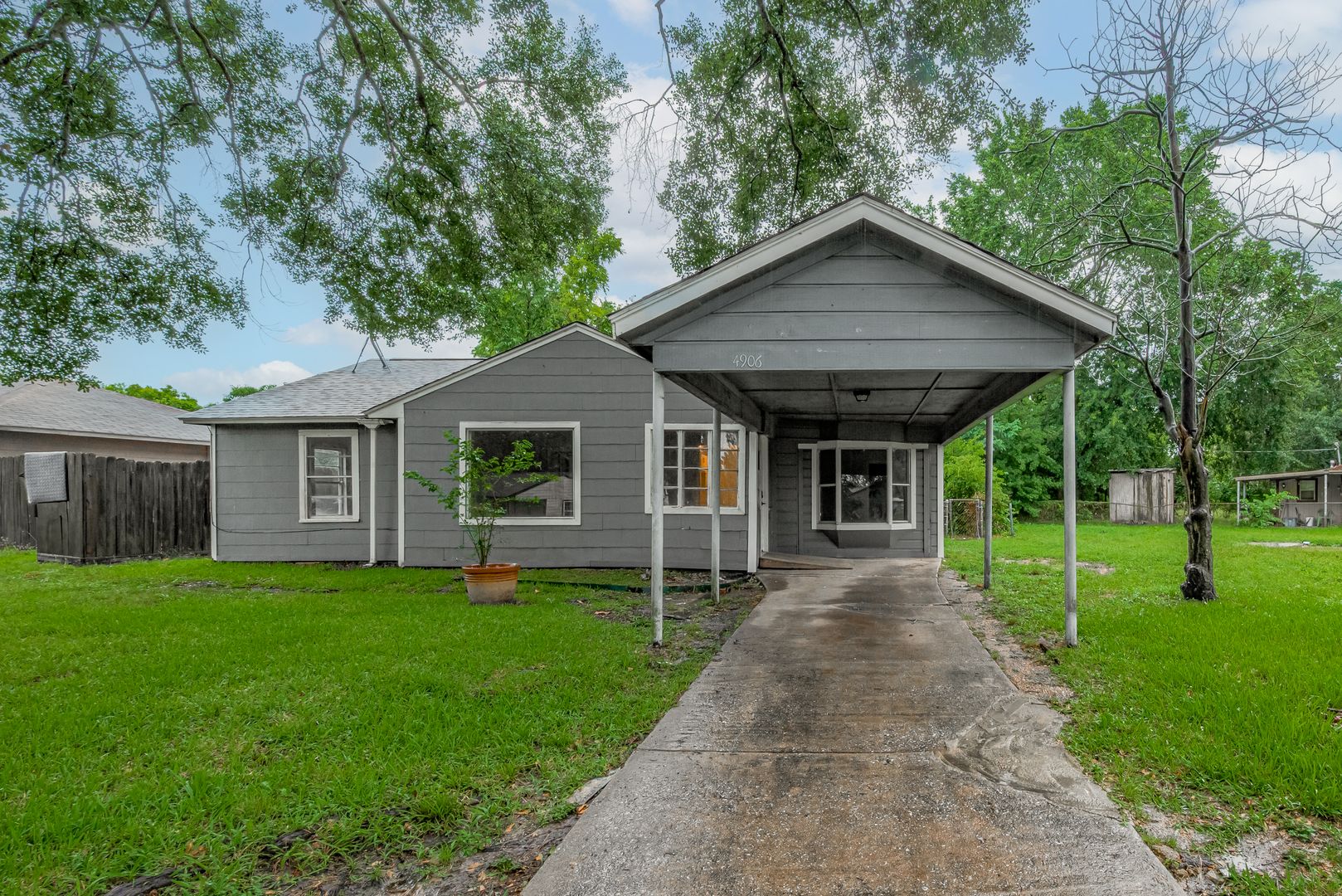 Houston House: 4906 Larkspur St.