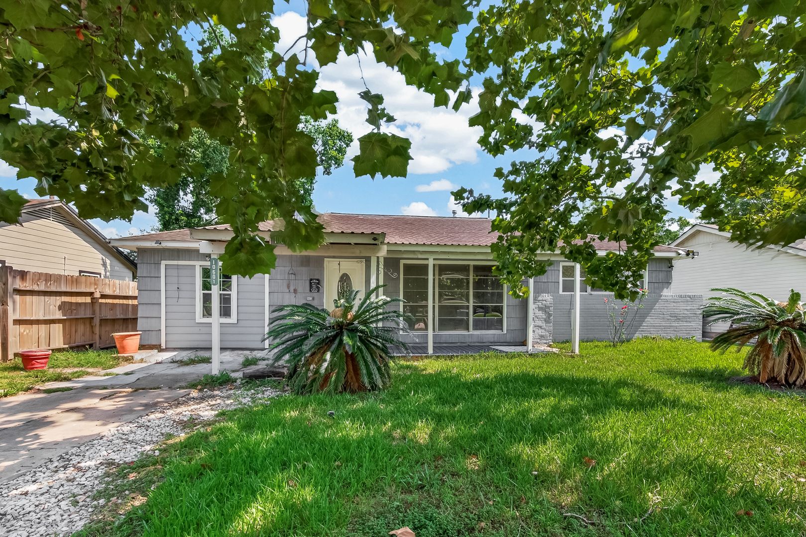Houston House: 10601 Ambursen St.