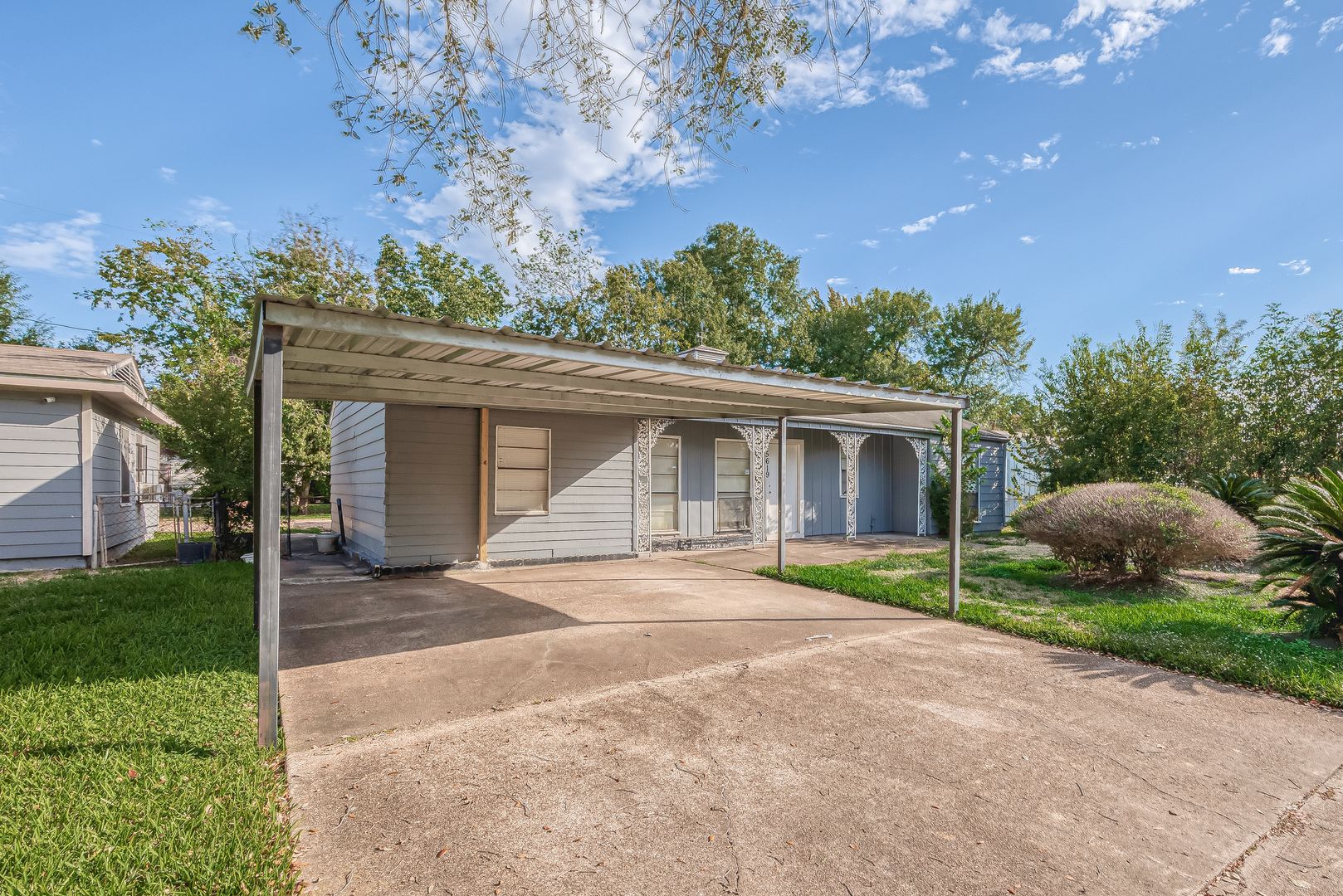 Houston House: 5619 Willow Glen Dr.