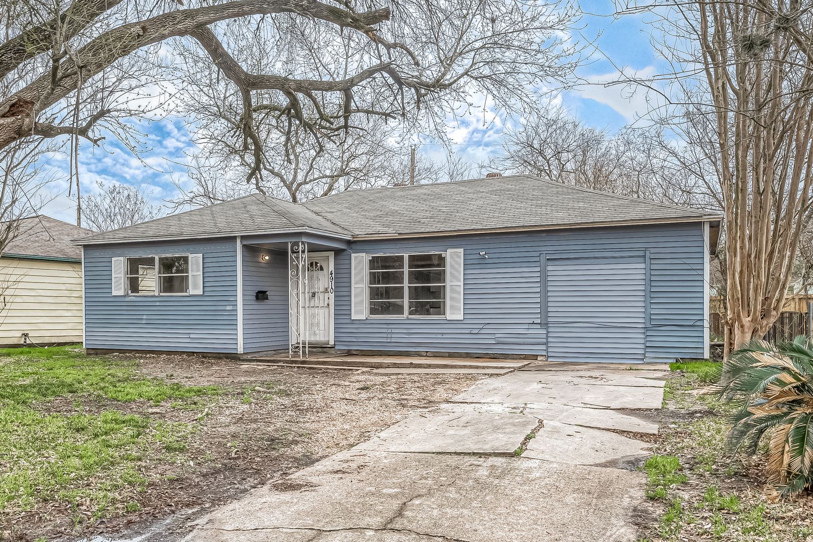 Houston House: 4910 Paradise Ln.